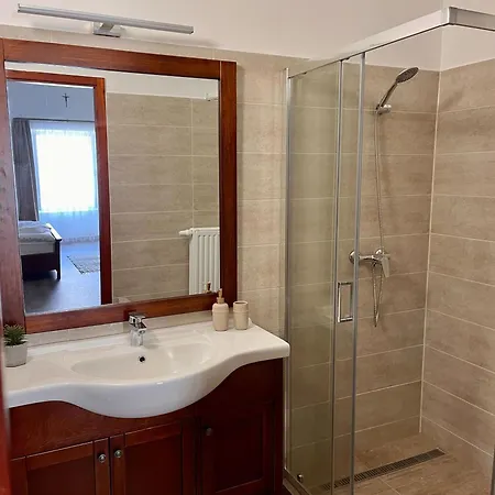 Kolostori Apartmanhotel *