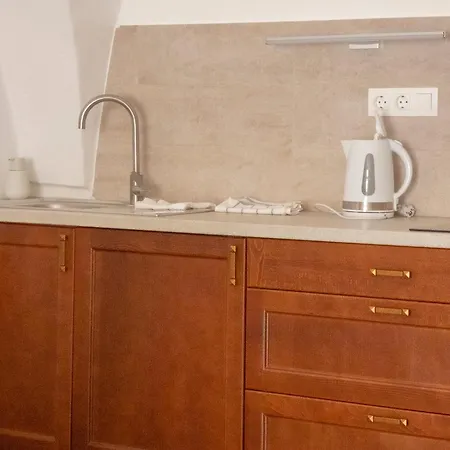 Kolostori Apartmanhotel *